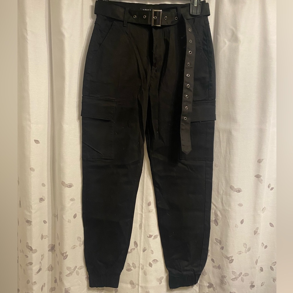 Nwot Black joggers with fabric belt